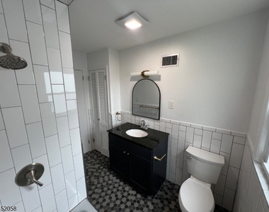 1006 Gifford Ct - Photo Thumbnail 15