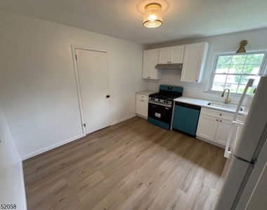 1006 Gifford Ct - Photo Thumbnail 2