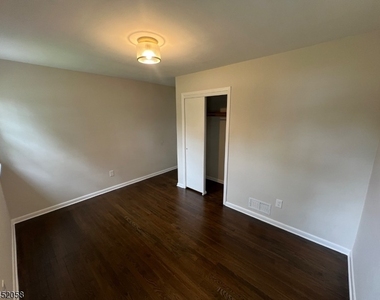 1006 Gifford Ct - Photo Thumbnail 13