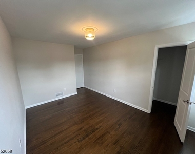 1006 Gifford Ct - Photo Thumbnail 11
