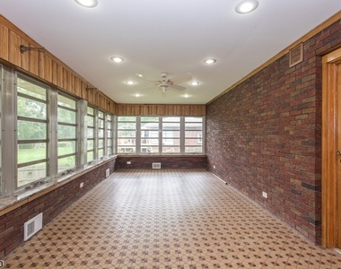 681 Easton Ave - Photo Thumbnail 17