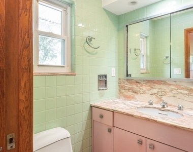 681 Easton Ave - Photo Thumbnail 10