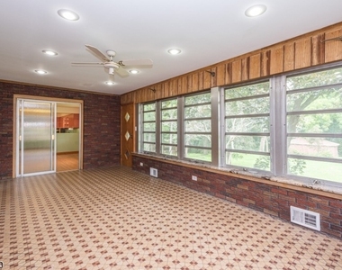 681 Easton Ave - Photo Thumbnail 18