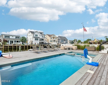 1742 Bay Boulevard - Photo Thumbnail 37