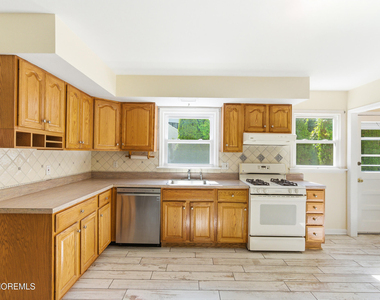 506 Woodland Road - Photo Thumbnail 14