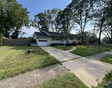 8 Corey Drive - Photo Thumbnail 3
