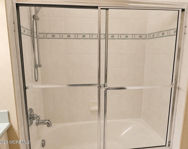 33 Cooper Avenue - Photo Thumbnail 15