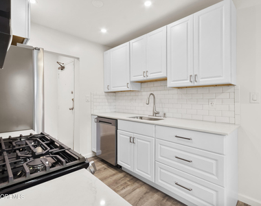 70 Stonehurst Boulevard - Photo Thumbnail 1