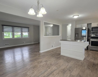 1032 Valley Stream Road - Photo Thumbnail 7