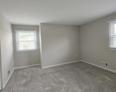 1032 Valley Stream Road - Photo Thumbnail 10