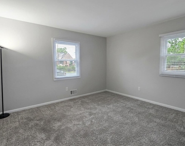1032 Valley Stream Road - Photo Thumbnail 14