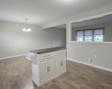 1032 Valley Stream Road - Photo Thumbnail 3