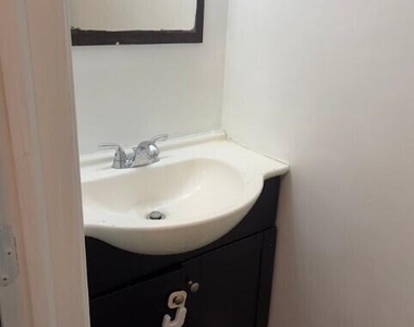 69 Vanderbilt Court - Photo Thumbnail 5