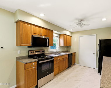 1200 Lawrence Avenue - Photo Thumbnail 13