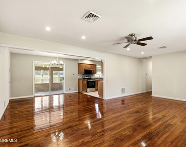 1200 Lawrence Avenue - Photo Thumbnail 7