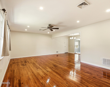 1200 Lawrence Avenue - Photo Thumbnail 5