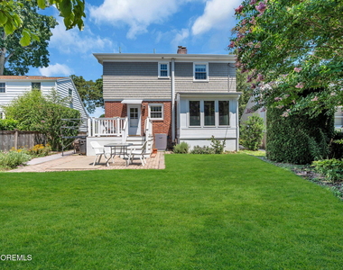 720 Crescent Place - Photo Thumbnail 37