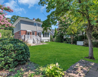 720 Crescent Place - Photo Thumbnail 38