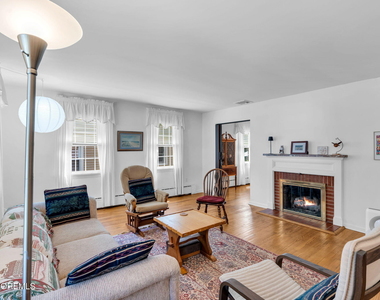 720 Crescent Place - Photo Thumbnail 5