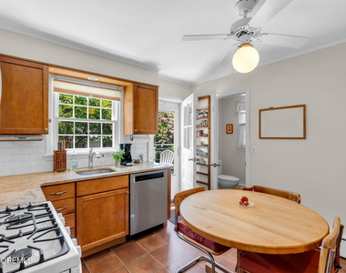 720 Crescent Place - Photo Thumbnail 11