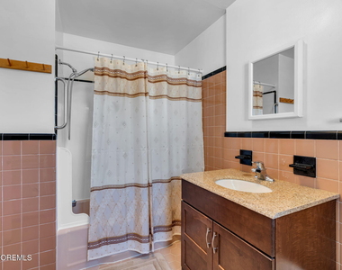 720 Crescent Place - Photo Thumbnail 43