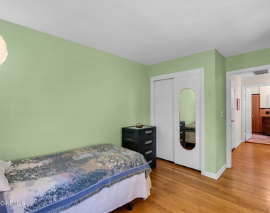 720 Crescent Place - Photo Thumbnail 16