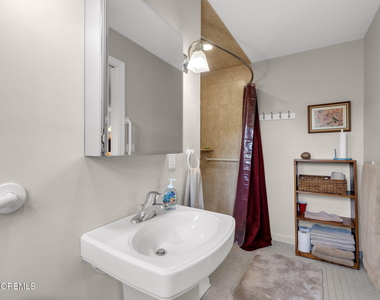 720 Crescent Place - Photo Thumbnail 25