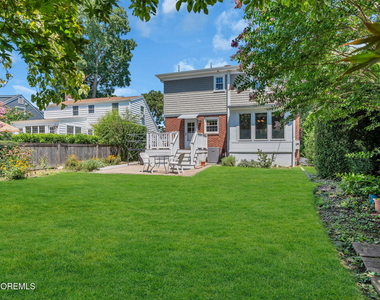 720 Crescent Place - Photo Thumbnail 34