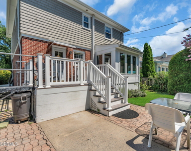 720 Crescent Place - Photo Thumbnail 31