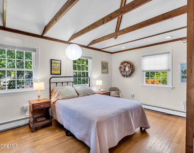 720 Crescent Place - Photo Thumbnail 17