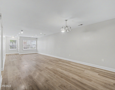 77 Picket Place - Photo Thumbnail 5