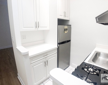 East 83 Street - Photo Thumbnail 5