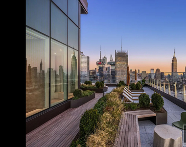10th Avenue - Photo Thumbnail 7