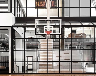 West 57th Street - Photo Thumbnail 10