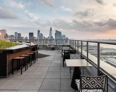 West 57th Street - Photo Thumbnail 9
