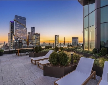 10th Avenue - Photo Thumbnail 6