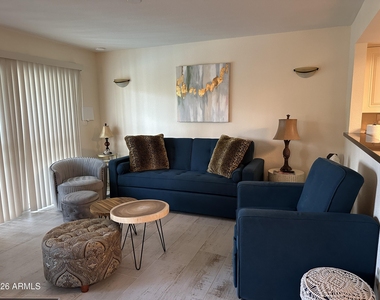 9223 S 45th Place - Photo Thumbnail 12