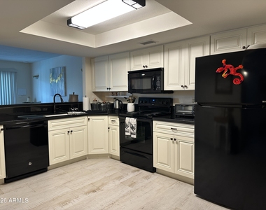 9223 S 45th Place - Photo Thumbnail 6