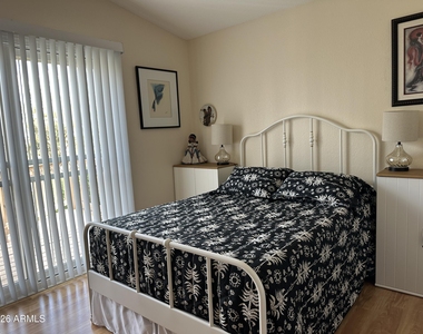 9223 S 45th Place - Photo Thumbnail 14