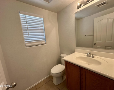 5809 E Hampton Avenue - Photo Thumbnail 13