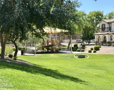 5809 E Hampton Avenue - Photo Thumbnail 18