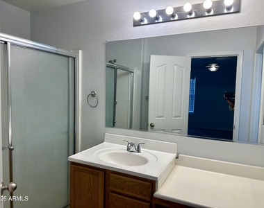 5809 E Hampton Avenue - Photo Thumbnail 14