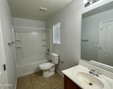 5809 E Hampton Avenue - Photo Thumbnail 15