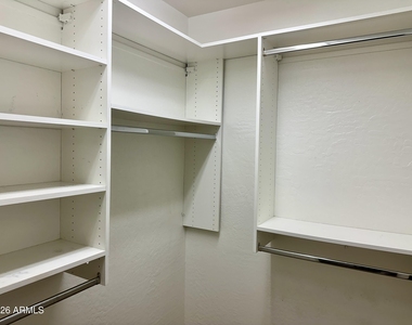 5809 E Hampton Avenue - Photo Thumbnail 12