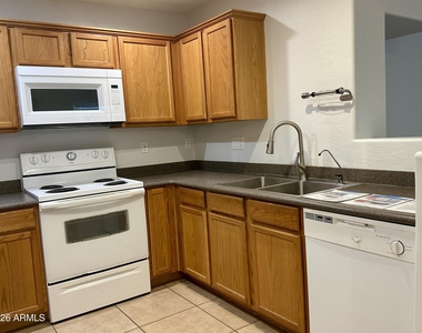 5809 E Hampton Avenue - Photo Thumbnail 5