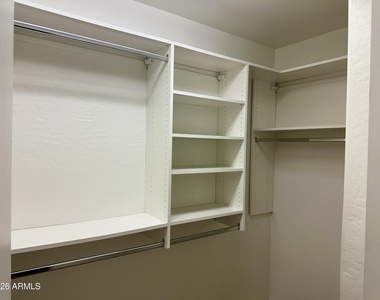 5809 E Hampton Avenue - Photo Thumbnail 11