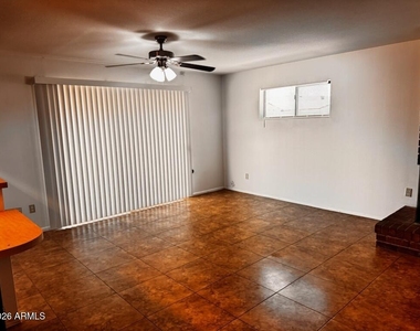 133 E Del Rio Drive - Photo Thumbnail 4
