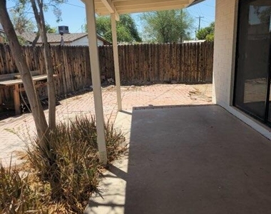 133 E Del Rio Drive - Photo Thumbnail 13