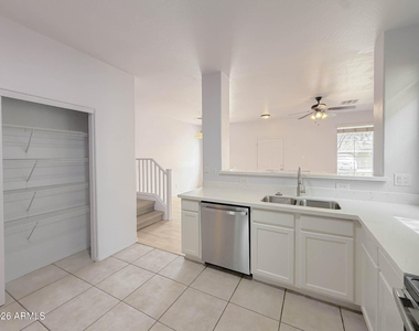 5216 W Albeniz Place - Photo Thumbnail 4