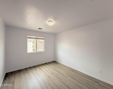 5216 W Albeniz Place - Photo Thumbnail 13